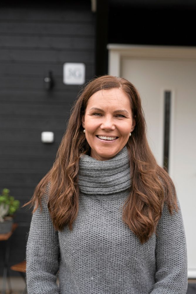 Storasyster Lena, 45 år är äldst av syskonen och mycket nöjd med att bo granne med de andra.