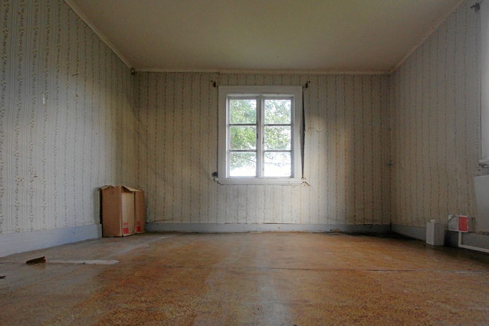 Renovering av det gamla tjänstefolksrummet har påbörjats.