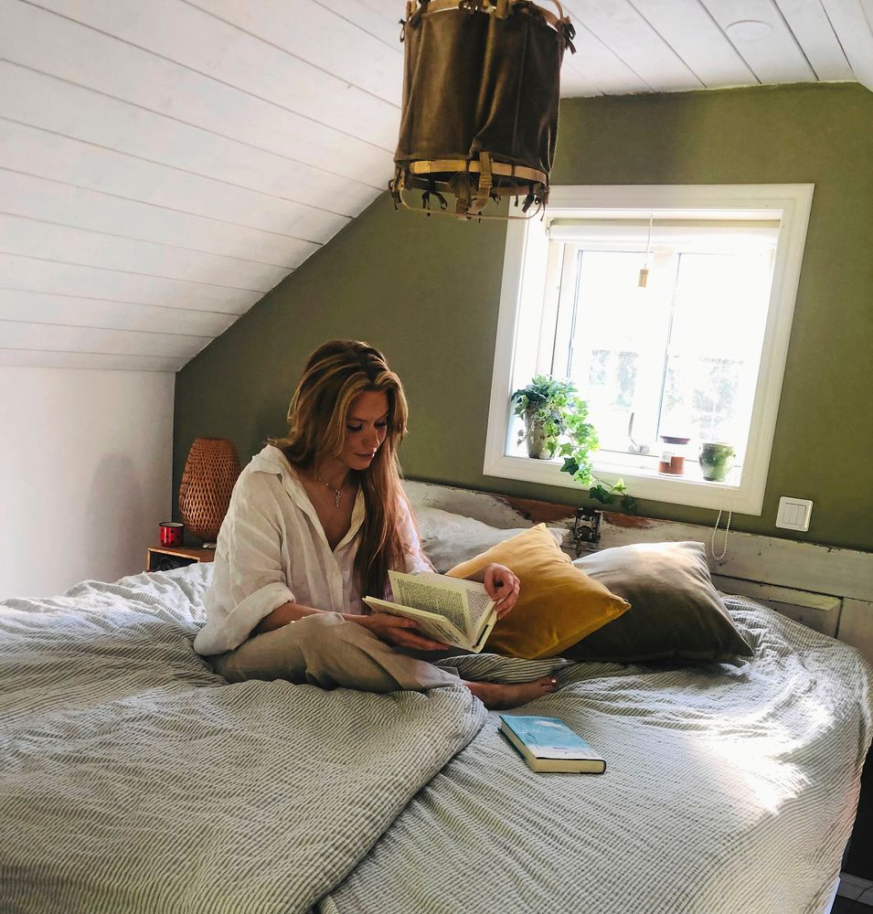 Lisa tycker att det är skönt att få rå sig själv i sin egen lilla stuga, med övriga familjen på lagom nära håll.