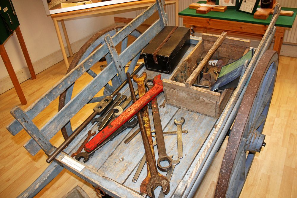 Innan JP Johansson uppfann skiftnyckeln fick arbetare på uppdrag dra med sig en tung kärra med olika verktyg.