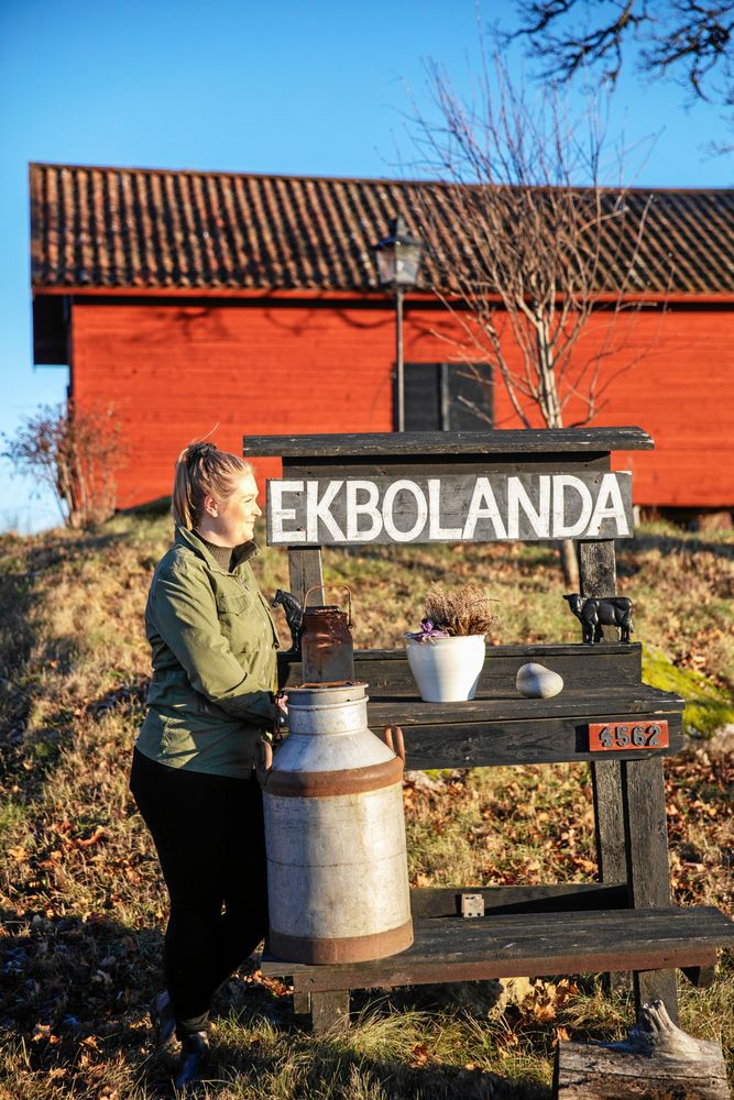 Egen skylt som visar kafégästerna rätt på helgerna och under sommaren.