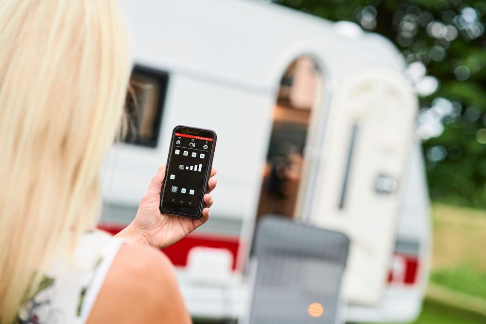 Såväl Kabe, Polarvagnen och andra märken satsar på avancerad digital styrning av värme, kyl, lås med mera.