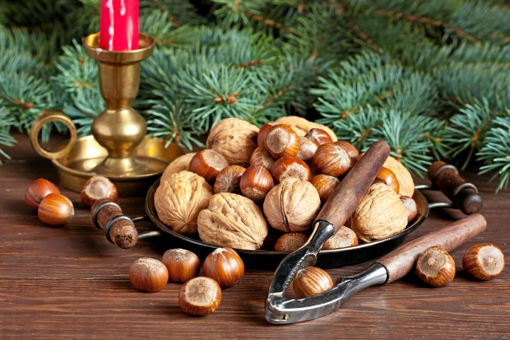 Valnötter är rika på omega 3 och hasselnötter på E-vitamin.