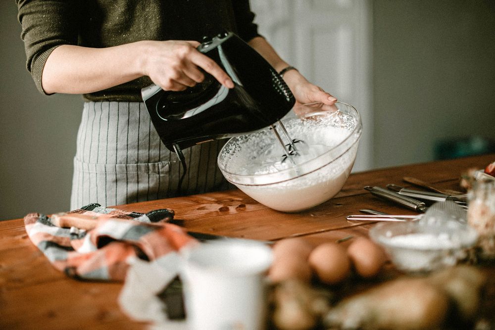 Baka med grädde, gott i varje tugga.