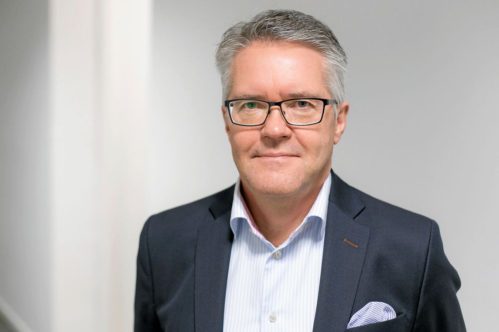 Migrationsverket måste spara en miljard i år och därför avvecklas stora delar av verksamheten i Norrland enligt Håkan Hansi.