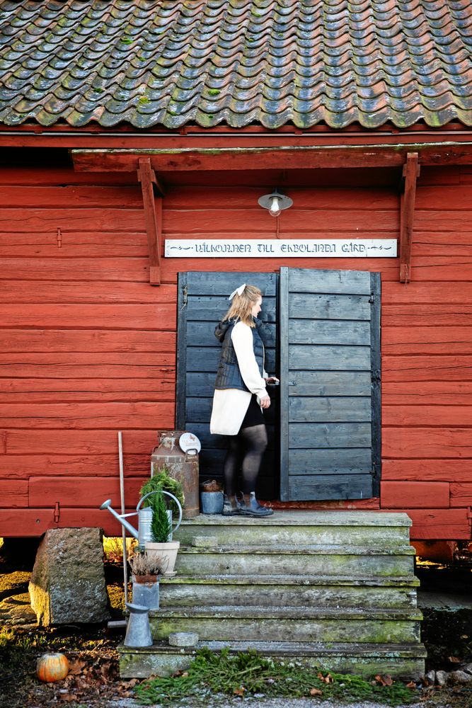 Sädesmagasinet är bland de äldsta byggnaderna där Kristin har gårdsbutik och kafé.