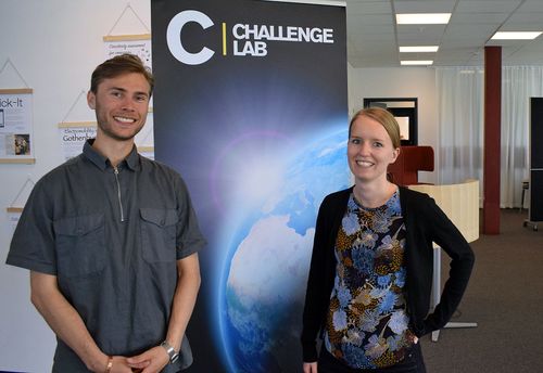 Simon Blomé och Lovisa Axelsson tror att det behövs bättre kontakter mellan bryggare och lantbrukare för att få ännu bättre fart på återvinningen av bryggeriernas restprodukter.