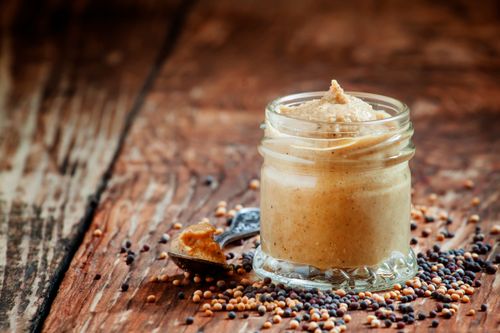 Äppelsenapen har smaksats med en kruka dragon.