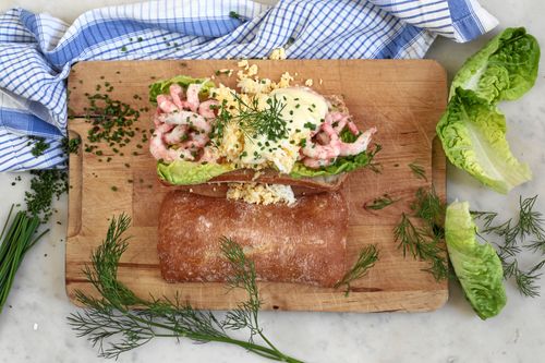 Majonnäs fungerar som en smakrik ersättning för smör.