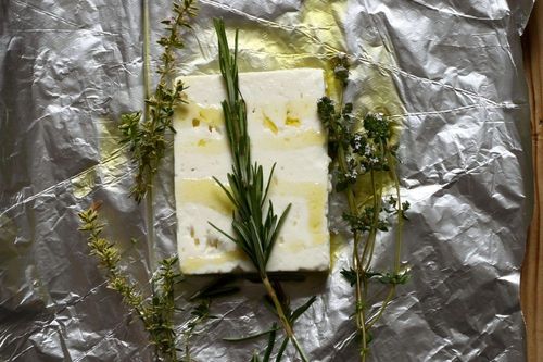 Ugnsbakad fetaost, så gott och så enkelt. Testa, du kommer inte ångra dig!