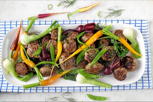 Bildtext: De här somriga kalvfärsbiffarna är härliga att ha på lut i kylen till utflykt eller kvällsmacka.