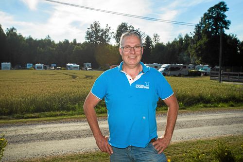 Freddy Alm har fått ny användning för vissa av åkrarna kring släktgården nära Mellerud.