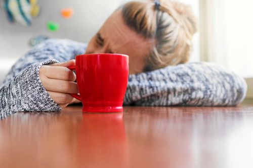 Många blir nedstämda och trötta när höstmörkret faller.