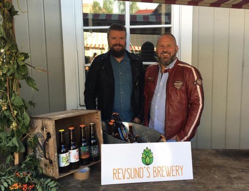 Henrik Spansk och Tommy Jonasson är killarna bakom Revsund Brewery. Jonasson är också ansvarig för den ölfestival som genomförs i det lilla samhället i helgen.
