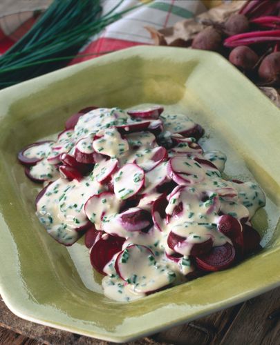 Rödbetor och yoghurt blir en färg- och smakklick på tallriken. Foto: Arkivbild