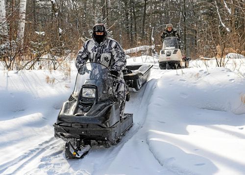 Den stora ökningen av snöskoteråkning har inneburit mer buller, störningar och skador på till exempel nyplanterad skog och åkermark. Nu vill regeringen skärpa reglerna.