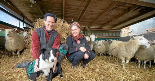 Makarna Mandelmann har nästan blivit för populära. Nu måste man boka biljett i förväg för att kunna besöka deras fantastiska gård.