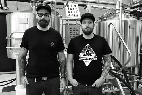 Daniel Gacic och Niklas Lundgren har tagit steget från musiken till ölbryggning.