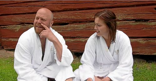 I kvällens avsnitt av Bonde söker fru drabbas Johan Petersson, 39, av tunghäfta i mötet med Sofia Andersson, 26. ”Det räcker med att hon tittar på mig så funkar inte riktigt huvudet”, säger han i programmet.