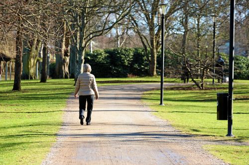 Nu är det vänster sida som gäller för gångtrafikanter, när vägen ska delas med cyklister.