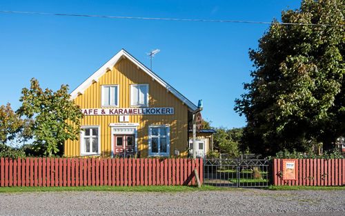 Småföretagare på landsbygden kan få problem med den skärpta lagen om personalliggare, menar kritiker.