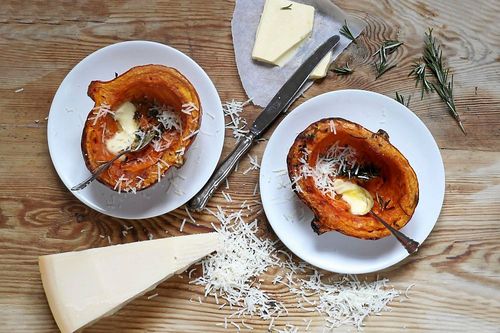 Pumpa passar bra att ugnsrosta. Smakerna koncentreras när vätska ångar av och när ytan får färg.