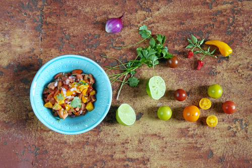 Den finhackade salsan passar bra till grillat.