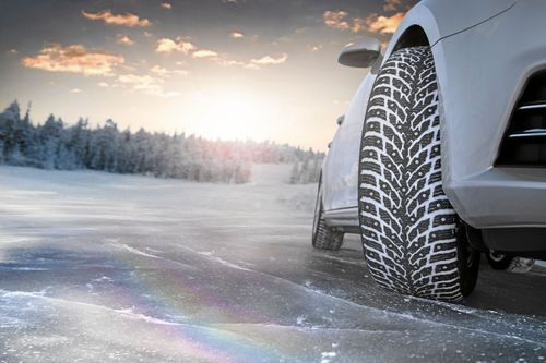 Vinnande däck. Nokian Hakkapeliitta R2 knep förstaplatsen för dubbdäck i två av tre svenska däcktester för 2017.