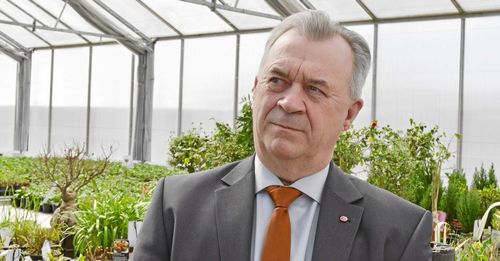 Landsbygdsminister Sven-Erik Bucht anser att utbyggnaden av bredbandet i landet är lika viktig som när vi fick el.