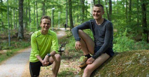 Oskar Jensen och Philip Persson har testat 313 motionsspår i Sverige och rankat de hundra bästa. Foto: Pressbild.