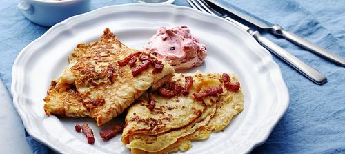 Ljuvligt goda raggmunkar utan potatis men med äpple och bacon.