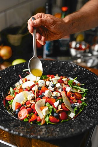 En fräsch och vacker sallad till buffébordet.