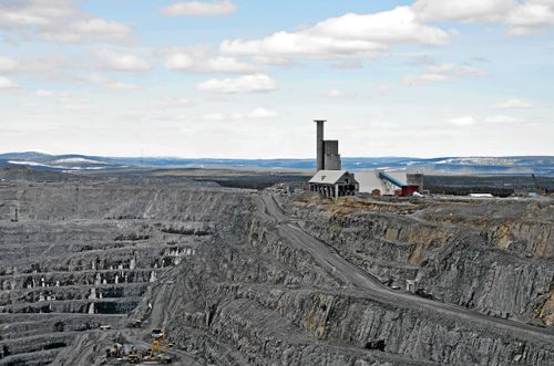 Gruvbrytning orsakar stora förändringar på omgivningarna.