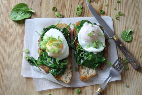 Spenatmacka med ägg, tala om perfekt mellanmål! Foto: Katarina Ekeström.