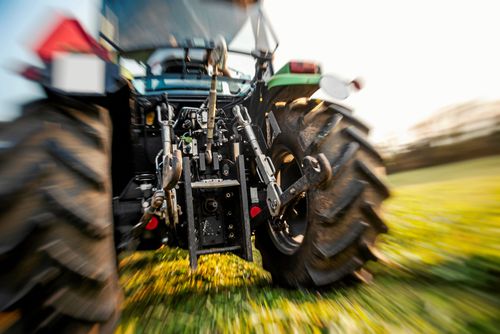 Varje år sker flera dödsolyckor inom lant- och skogsbruket.