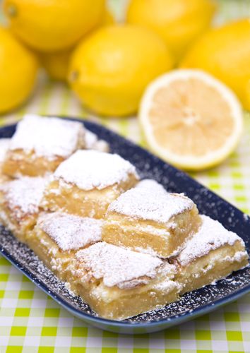 Syrliga rutor att plocka fram när det vankas fika.