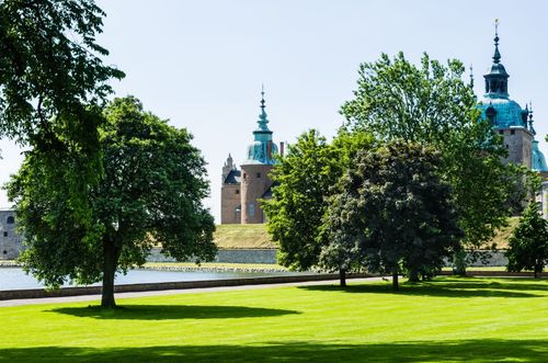 Kalmar med sitt berömda slott bevisar återigen att staden är en svensk sommarfavorit. Foto: Mostphotos