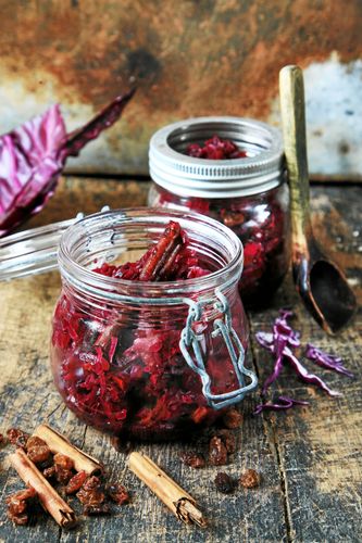 Chutneyn har en vacker färg som piffar upp på talriken.