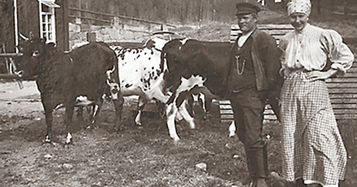 Ester Blenda Nordström med den intet ont anande bonden på Jogersta strax väster om Nyköping.
