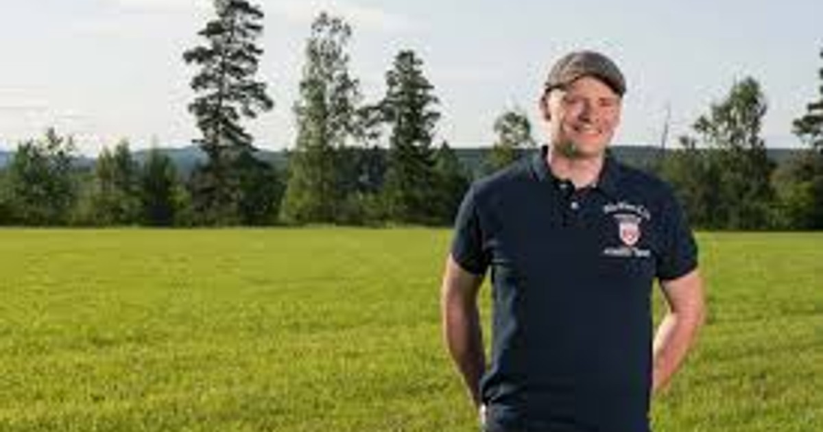 Martin Moraeus visar att den svenske bonden är mer värd än någonsin tidigare. Tack vare effektiviteten i jordbruket.